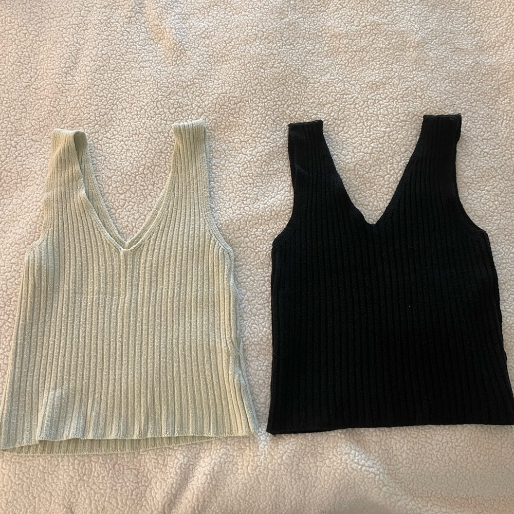 Brandy Melville v-neck crop tank tops